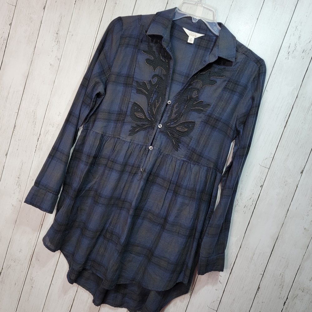 Sun & Shadow Women's Tunic Size M Blue Plaid Studded Gingham Shirt Top Cotton. - Picture 2 of 6